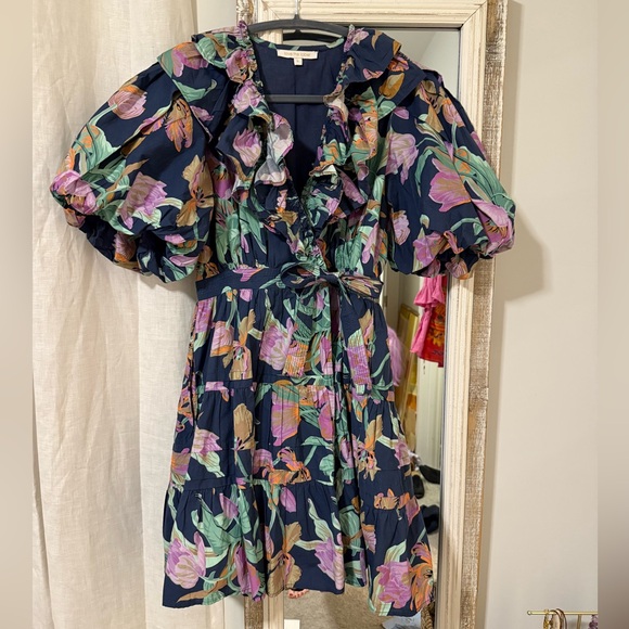Love the Label Remy Navy Floral Puff Sleeves Dress in size Medium - Picture 5 of 6